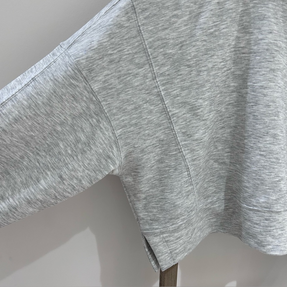 Yogalicious Scuba Zuri Light Grey Pullover Crop Crew Women’s Size Small NWT - Picture 2 of 7